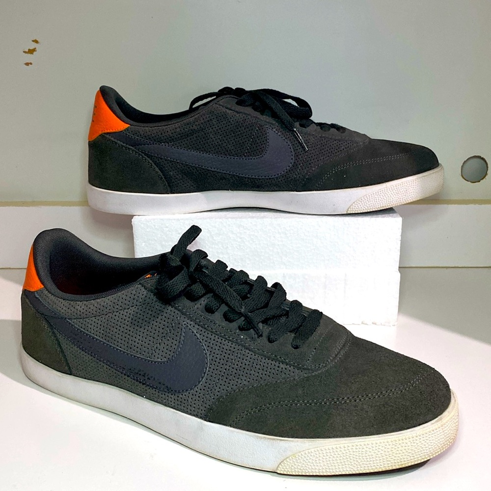 Men’s Nike Grey Suede Skate Shoes Size 13 472615-081